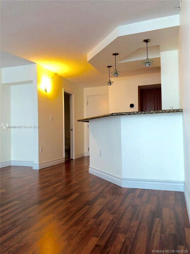 Building Photo - 6917 Collins Ave