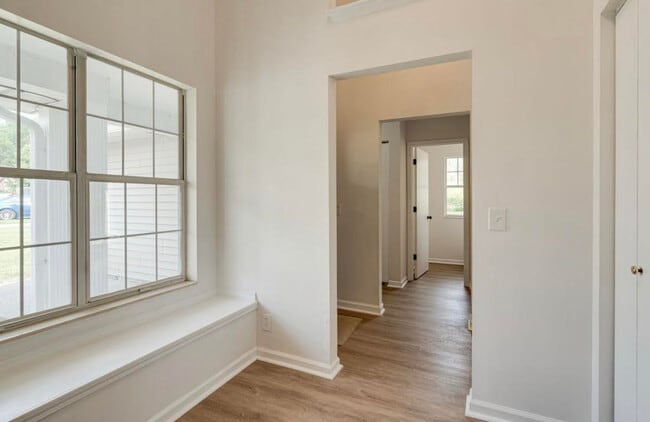 Building Photo - 814 Tamarack S