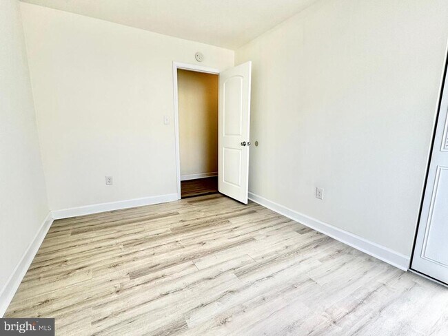 Building Photo - 331 N Governors Ave