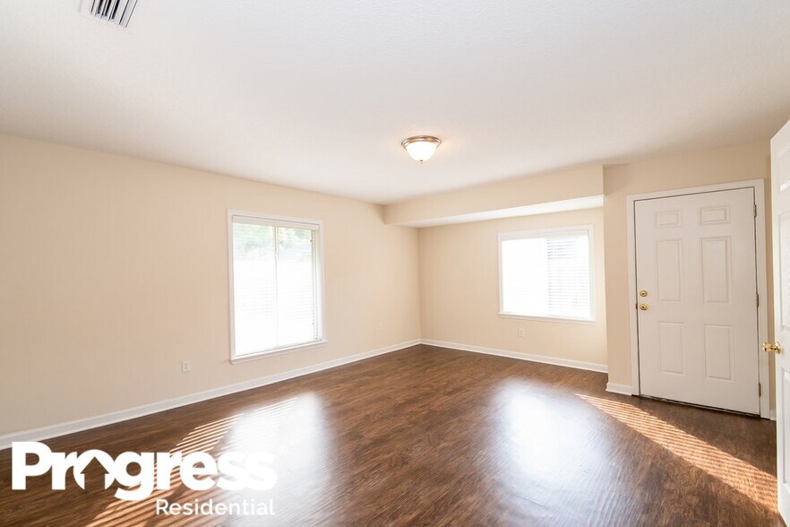 Building Photo - 3338 International Village Ct