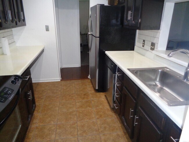 Building Photo - 301 Kings Row Dr