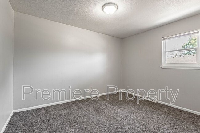 Building Photo - 6202 E 129 St