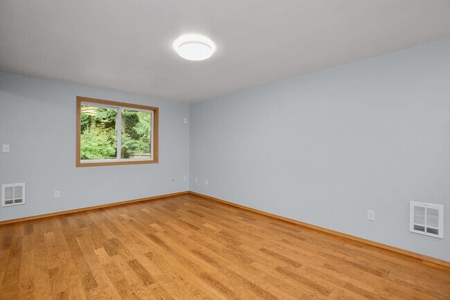 Building Photo - 1124 73rd Dr SE