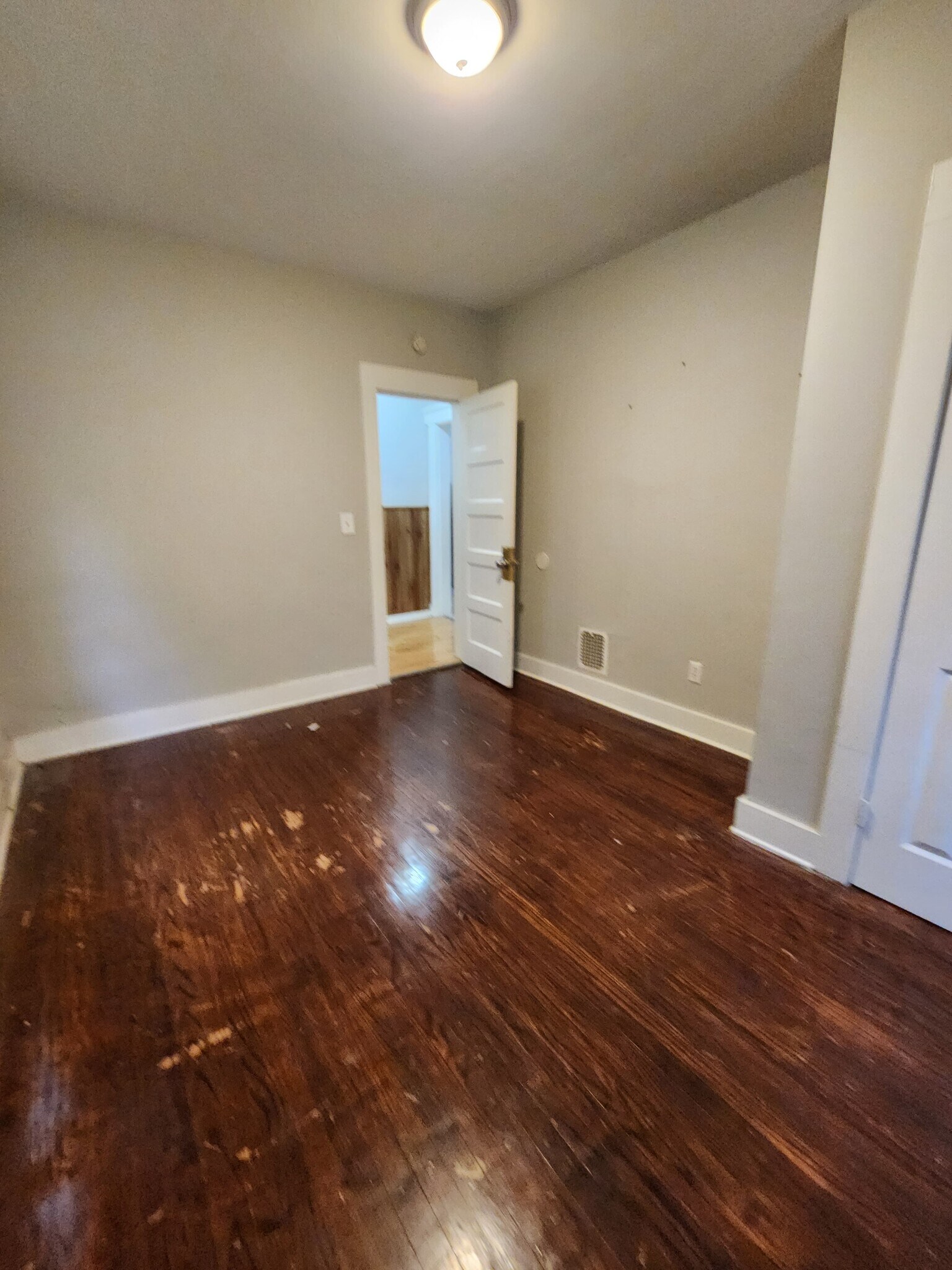 Building Photo - 37 Pond St