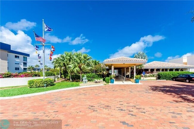 Building Photo - 270 Captains Walk