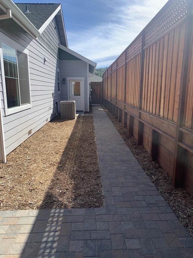 Building Photo - 3626 Aaron Dr