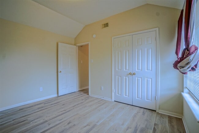 Building Photo - 5602 Whisper Ridge Dr