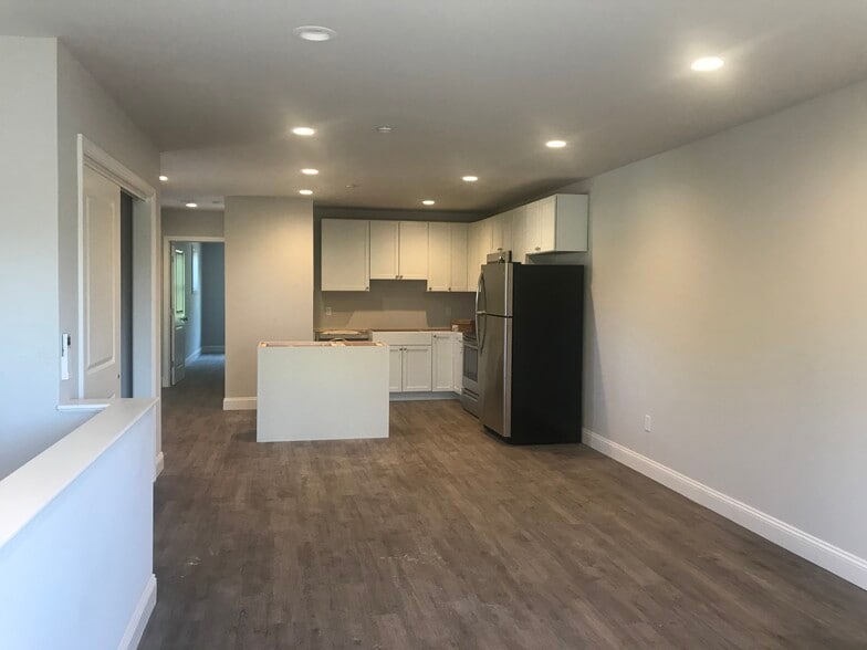 Building Photo - 283 Boston Post Rd