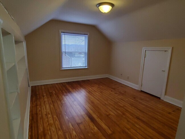 Building Photo - 3 Bedroom/1 bath  Okalona area