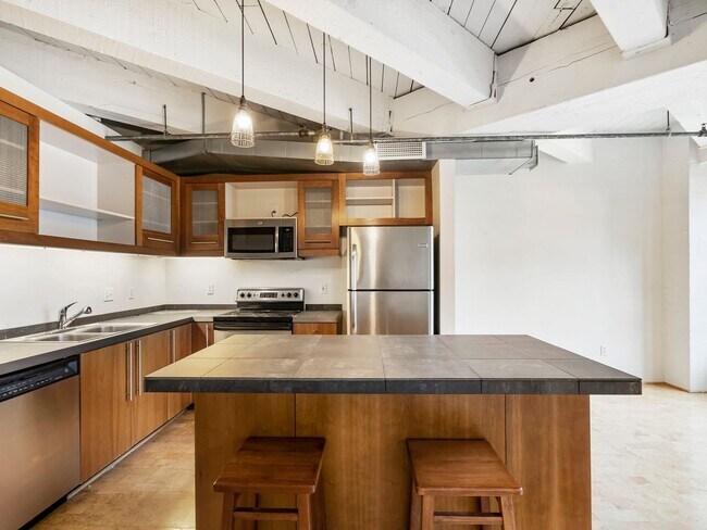 Building Photo - Marshall Wells - North facing Pearl District Loft w/parking/storage/ac