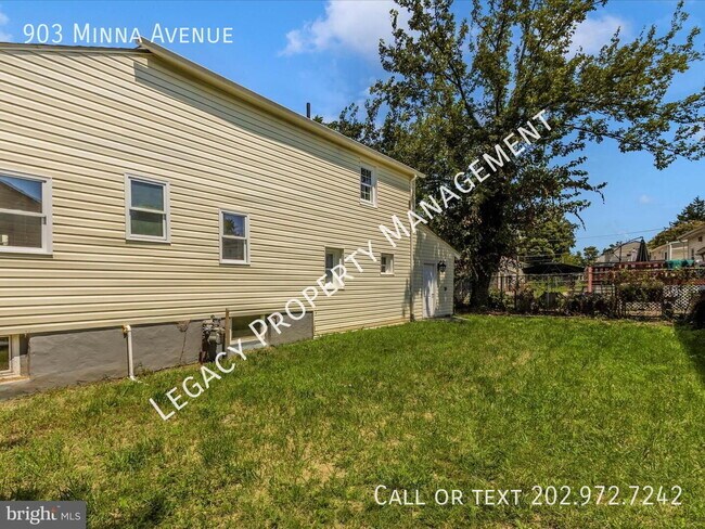 Building Photo - 903 Minna Ave