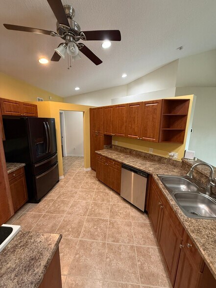 Building Photo - 5492 Compass Pte