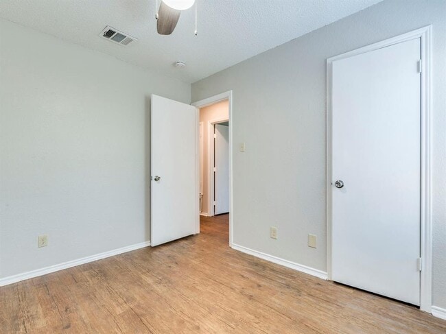 Building Photo - 1110 Hyridge St