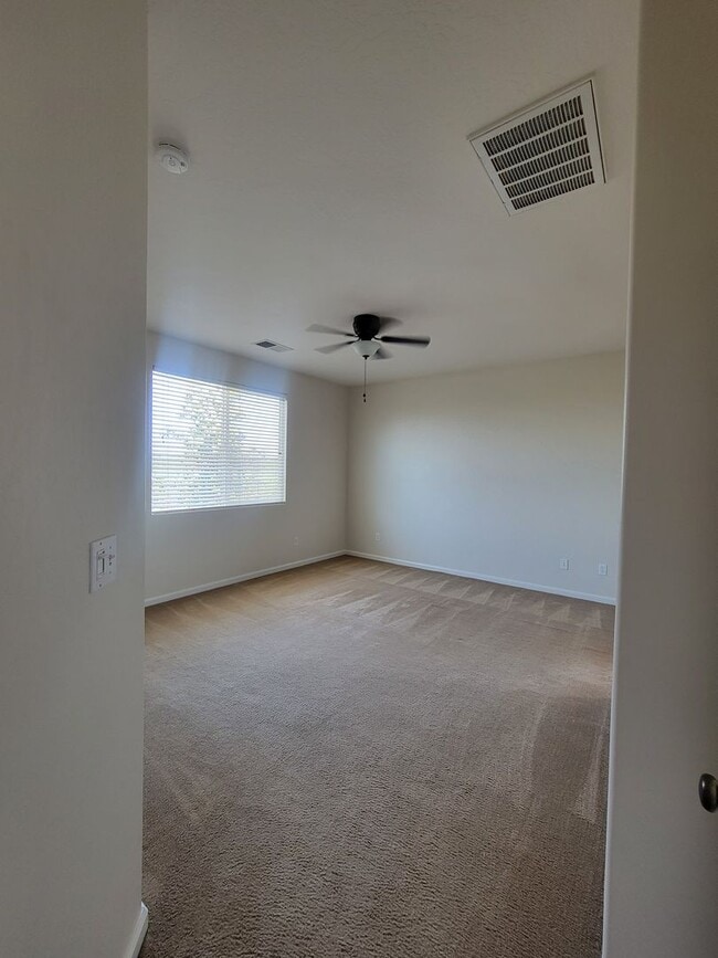 Building Photo - Beautiful 2 bedroom 2.5 bath home in Avalon Gated Community!!