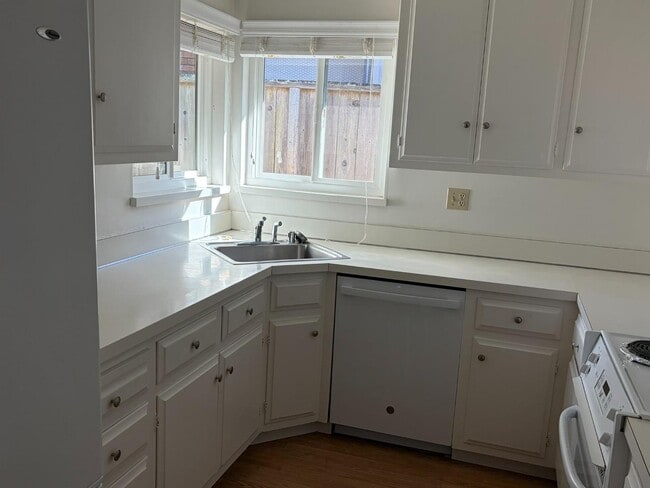 Building Photo - 1355 Palos Verdes Dr