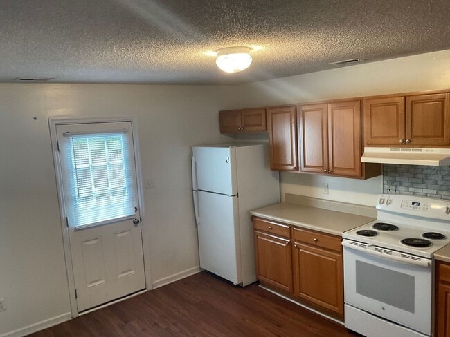 Building Photo - 980 W Pueblo Dr