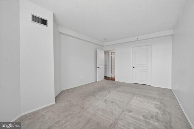 Building Photo - 7111 Woodmont Ave