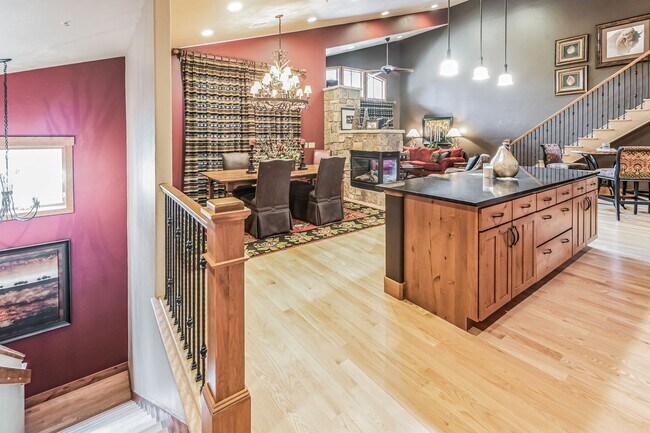 Building Photo - Downtown Frisco! Tons of space, amazing lo...