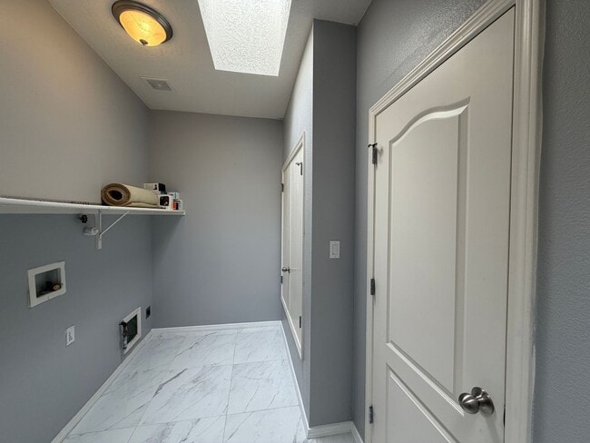 Building Photo - Beautiful Luxury Single Story Town Home Available Near Coors Blvd NW & Dellyne Ave NW!