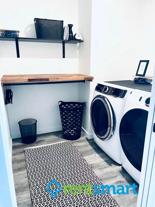 Building Photo - 119 B N 2nd St W