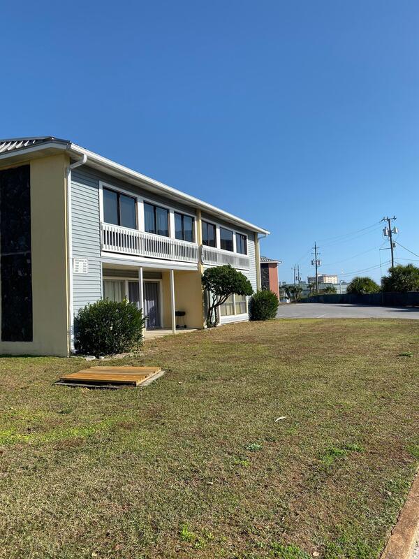 Building Photo - 4000 Gulf Terrace Dr