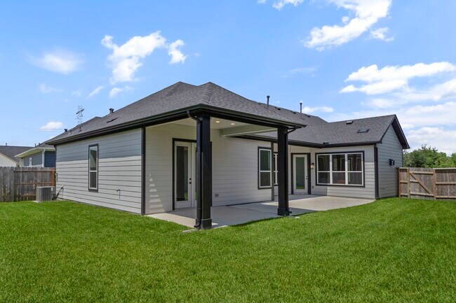 Building Photo - 1206 Hidden Oaks Dr