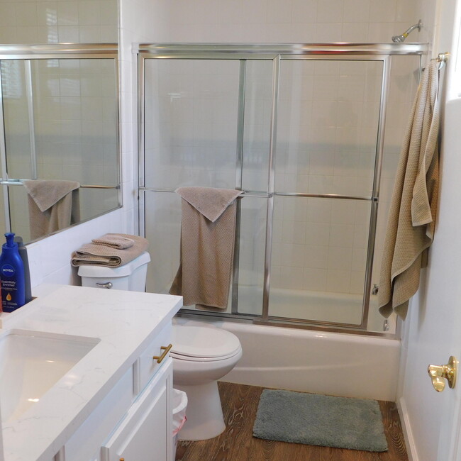 Building Photo - 14 Mission Palms Dr W