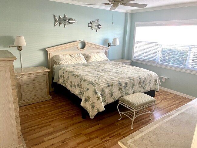 On VENICE ISLAND - 232 Saint Augustine Ave