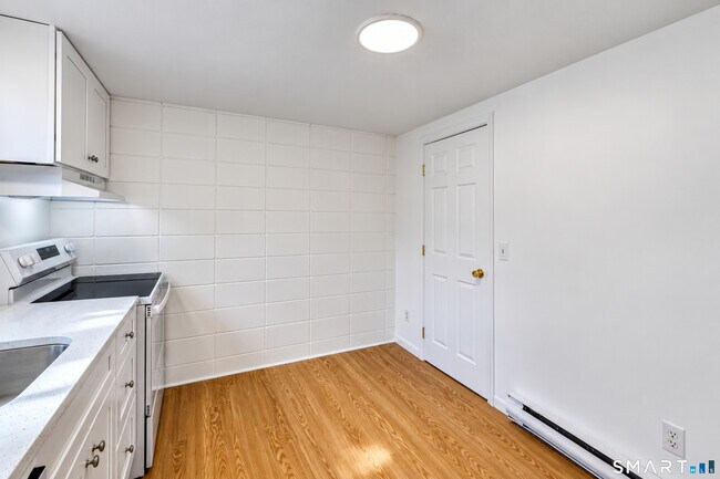 Building Photo - 19 Denlar Dr