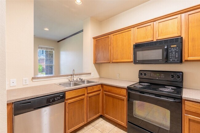 Building Photo - 2228 Stonepark Pl