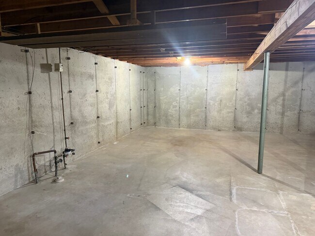 Building Photo - 1012 Sunset Ln