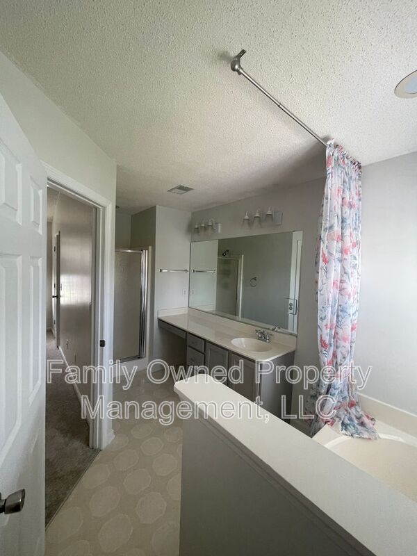 Building Photo - 113 Rockdale Ln