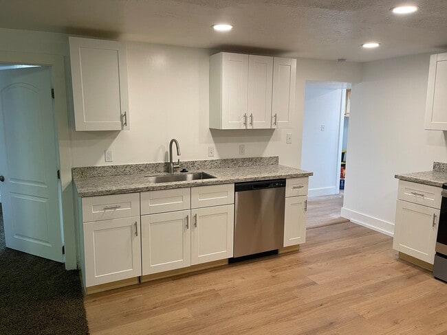 Building Photo - 1445 N 300 W