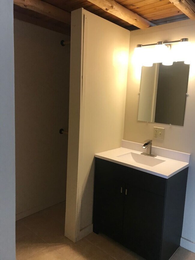 1 Bedroom, 1 Bathroom Single Family Home i... 36172 Bonnie Lakes Rd