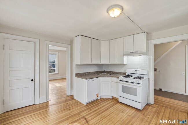 Building Photo - 784 Howard Ave