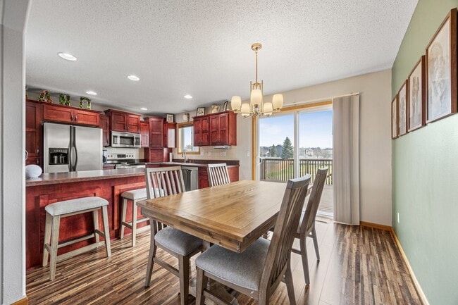 Building Photo - *RENT SPECIAL* Spacious & Stylish 4-Bedroo...