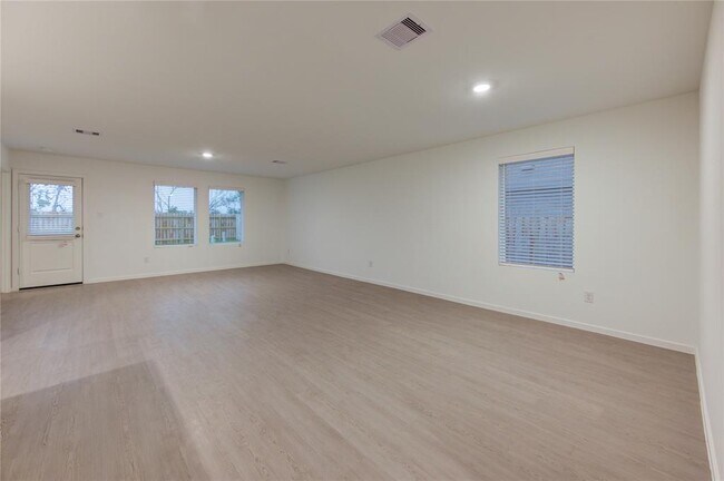 Building Photo - 1610 Birch Wood Dr