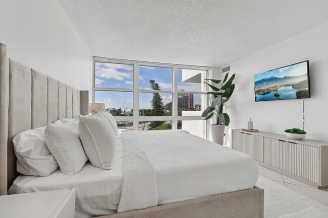 Building Photo - 2701 N Ocean Blvd