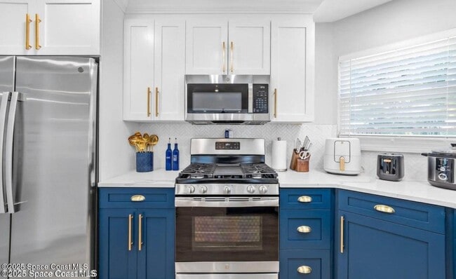 Building Photo - 6765 Angeles Rd