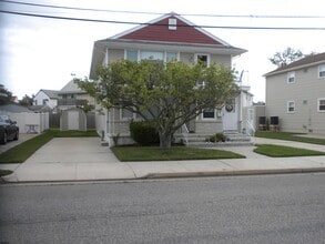 Building Photo - 215 N Swarthmore Ave