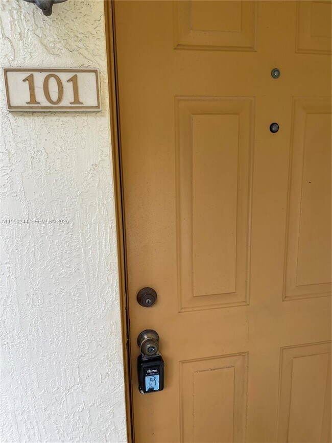 Building Photo - 4785 SW 62nd Ave