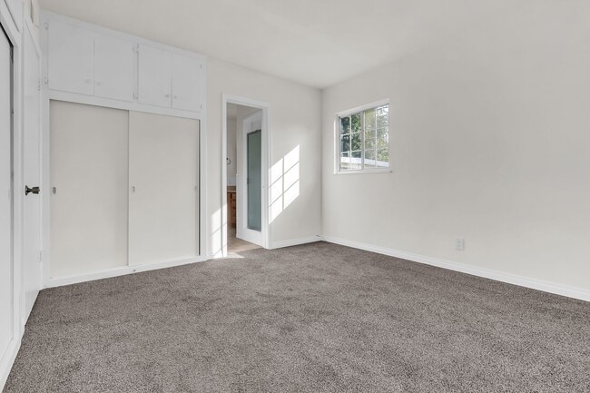 Building Photo - 6120 E Walton St