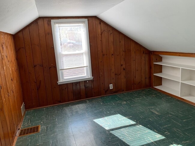 Building Photo - 4-Bed Single Family Home Available Now