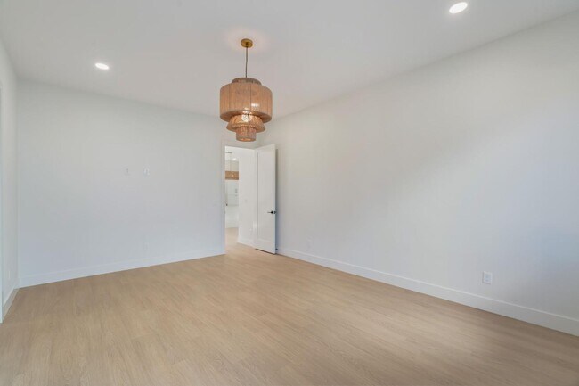 Building Photo - 7826 S Northshore Dr