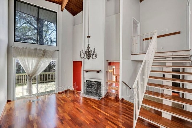 Primary Photo - 18 Berrywood Dr