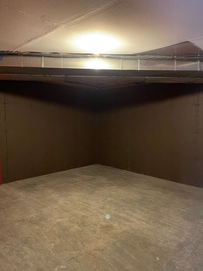 Building Photo - AVAILABLE!!!