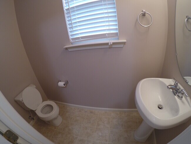 Building Photo - 2123 Quail Hollow Dr