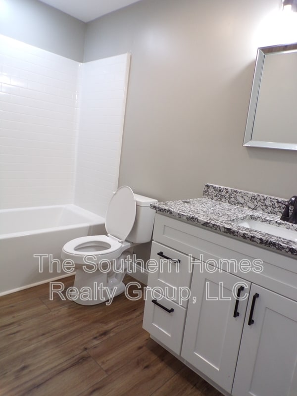 Building Photo - 533 Anton St