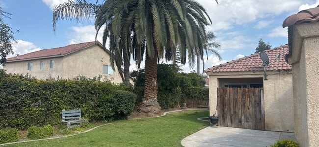 Building Photo - 10704 Sunset Canyon Dr