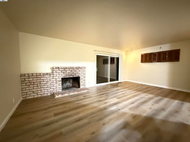 Building Photo - 1420 Primrose Way
